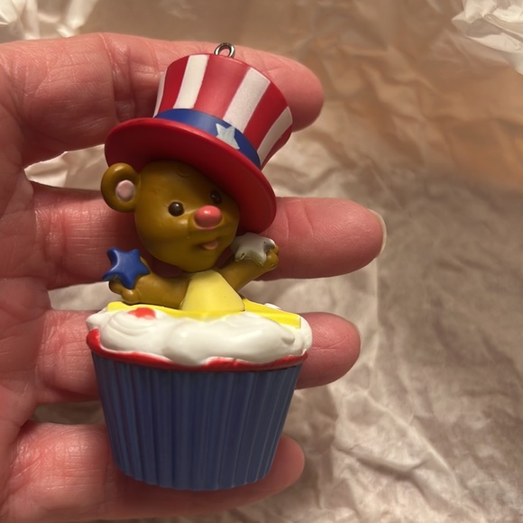 NIB Hallmark “Star-Spangled Bear” Keepsake Cupcake ornament. - Picture 6 of 10